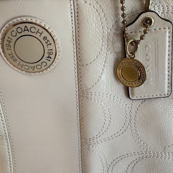 Authentic Signature Coach Ivory Patent Leather Tote Bag - Picture 10 of 12